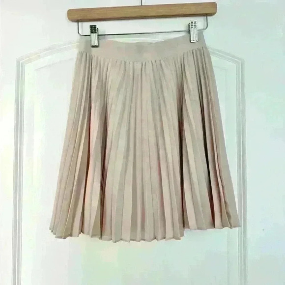 Aritzia Babaton Beige Pleated  Tennis skirt XS - Picture 2 of 5
